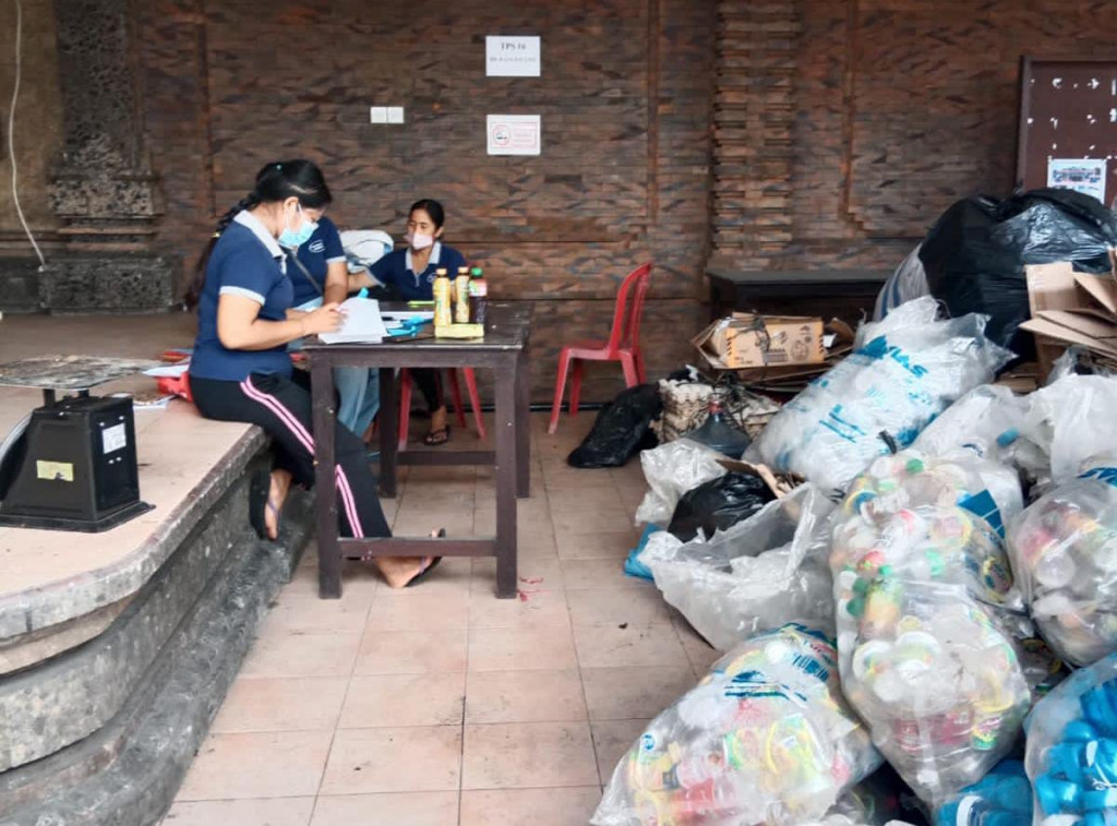 Kegiatan Bank Sampah di Banjar Kaja, Desa Dalung